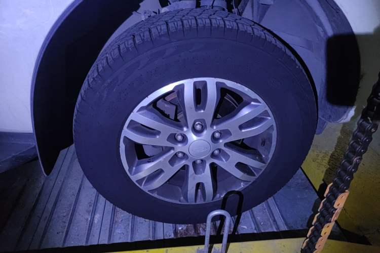 Used Ford Everest 2016 2.0T Gasoline Automatic 4x4 Luxury Edition Right Front Wheel Hub