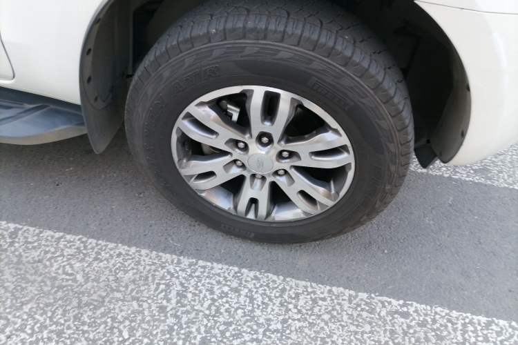 Used Ford Everest 2016 2.0T Gasoline Automatic 4x4 Luxury Edition Right Front Wheel Hub