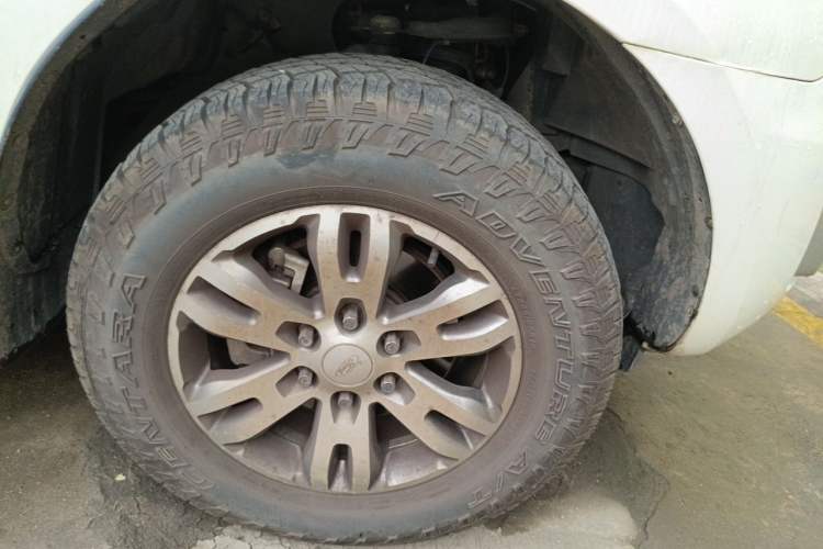 Used Ford Everest 2016 2.0T Gasoline Automatic 4x4 Luxury Edition Right Front Wheel Hub