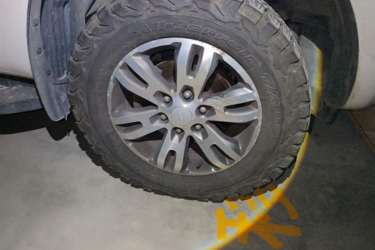 Used Ford Everest 2016 2.0T Gasoline Automatic 4x4 Luxury Edition Right Front Wheel Hub