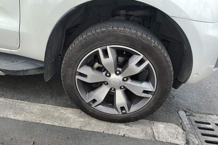 Used Ford Everest 2016 2.0T Gasoline Automatic 4x4 Flagship Edition Right Front Wheel Hub