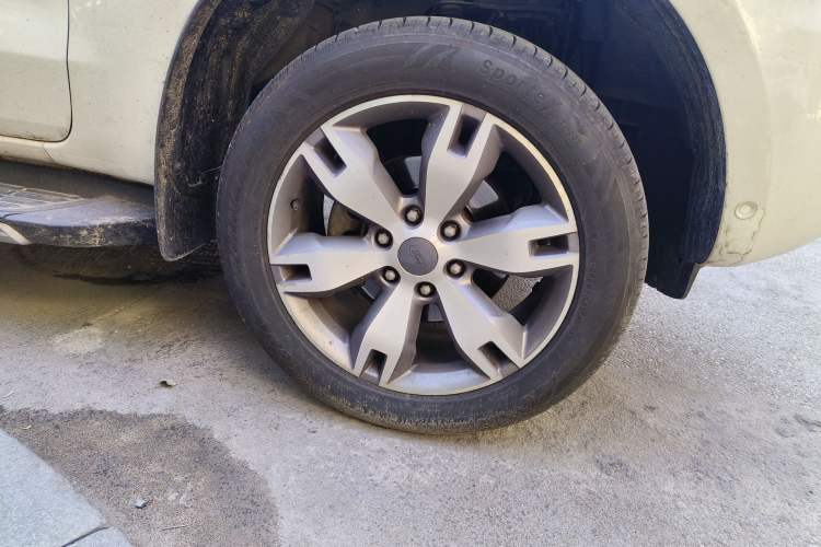 Used Ford Everest 2016 2.0T Gasoline Automatic 4x4 Flagship Edition Right Front Wheel Hub