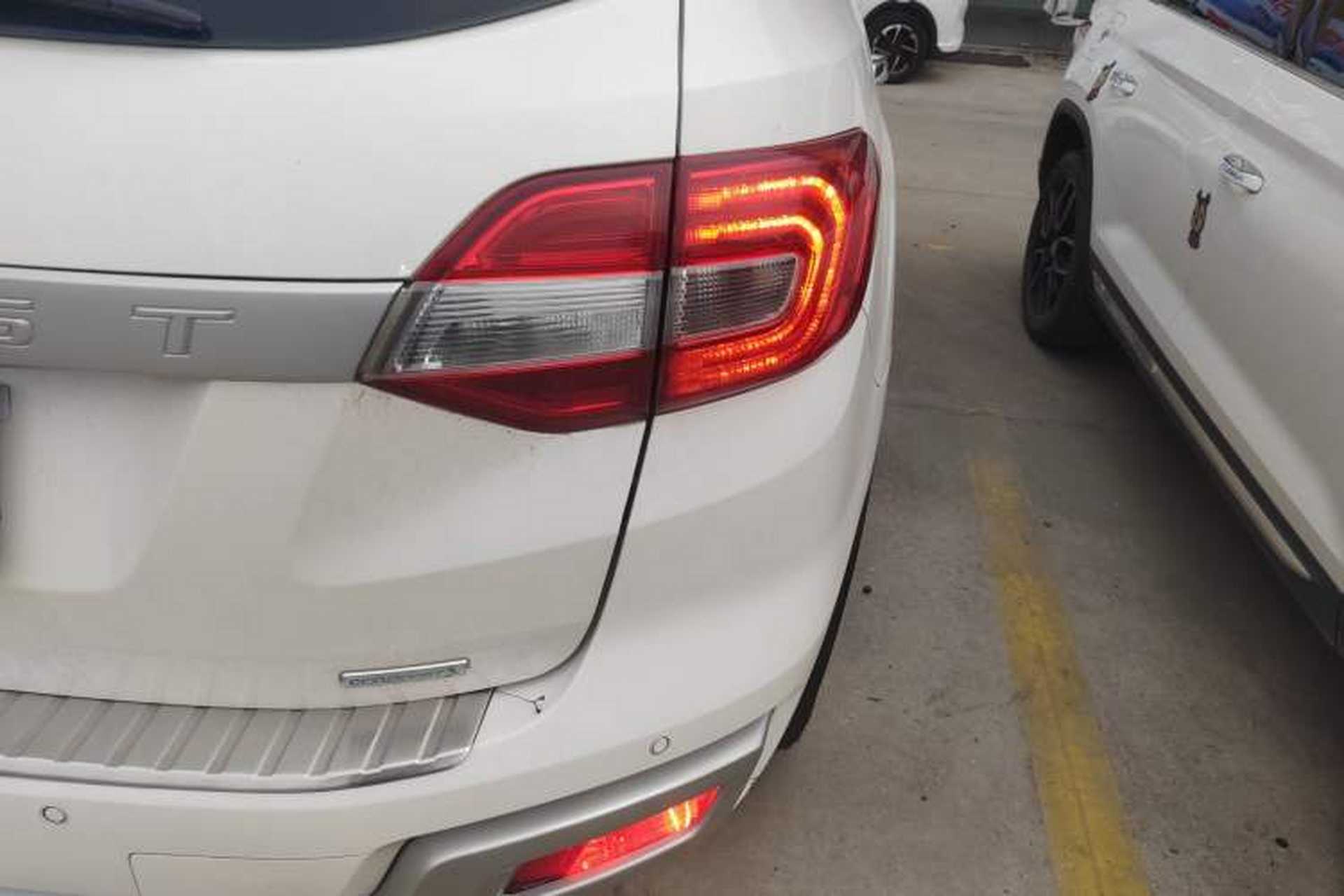 Used Ford Everest 2016 2.0T Gasoline Automatic Two-Wheel Drive Elite Edition Right Rear Taillight