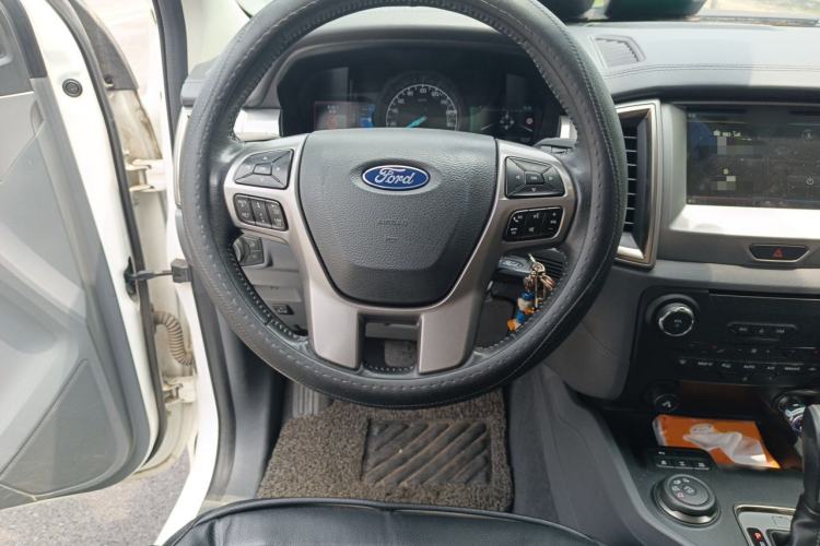 Used Ford Everest 2016 2.0T Gasoline Automatic 4x4 Luxury Edition Steering Wheel