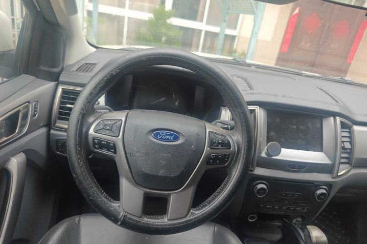 Used Ford Everest 2016 2.0T Gasoline Automatic Two-Wheel Drive Luxury Edition Steering Wheel