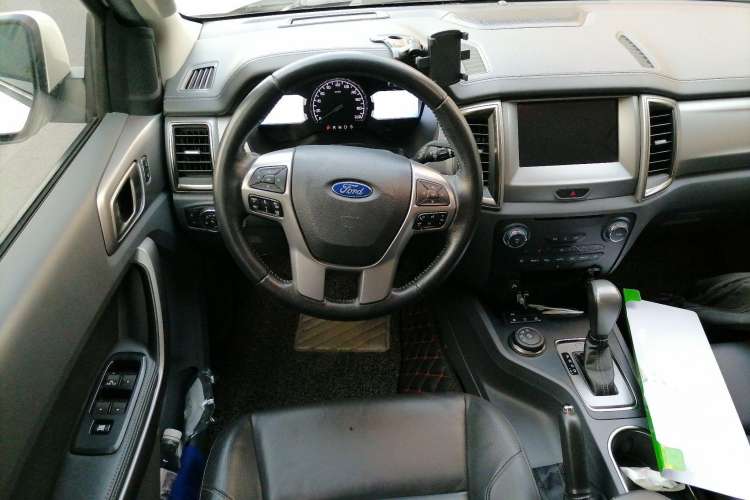 Used Ford Everest 2016 2.0T Gasoline Automatic 4x4 Luxury Edition Steering Wheel