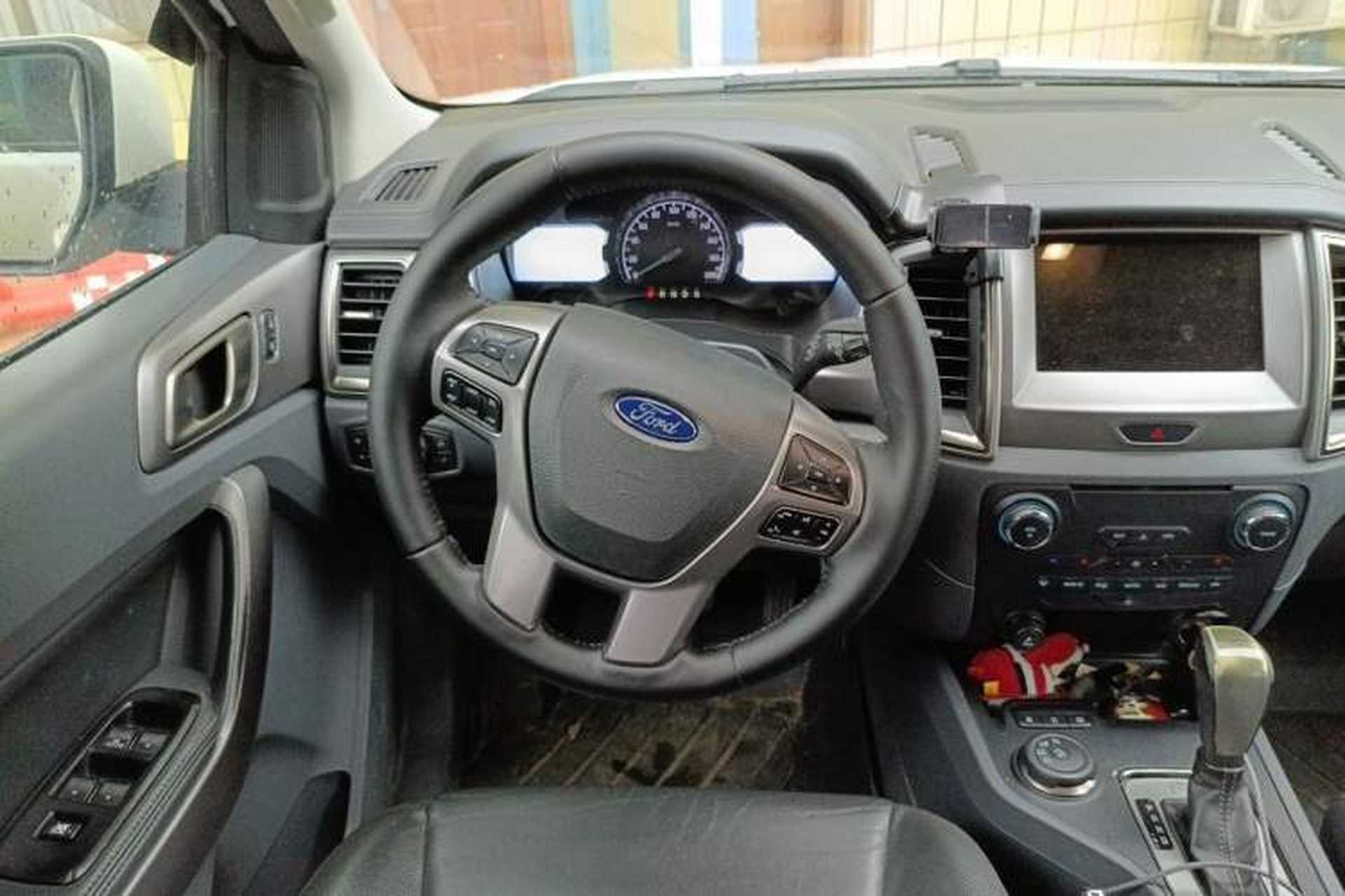 Used Ford Everest 2016 2.0T Gasoline Automatic 4x4 Luxury Edition Steering Wheel