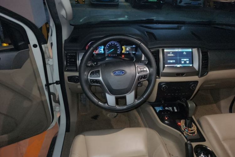 Used Ford Everest 2016 2.0T Gasoline Automatic 4x4 Luxury Edition Steering Wheel