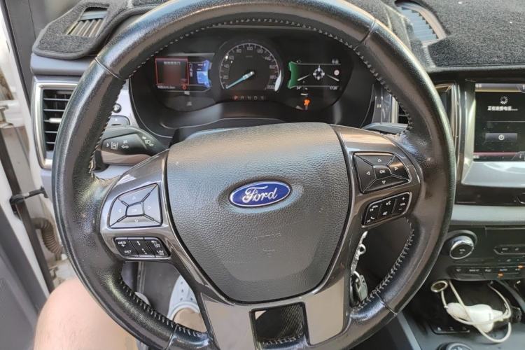 Used Ford Everest 2016 2.0T Gasoline Automatic 4x4 Flagship Edition Steering Wheel