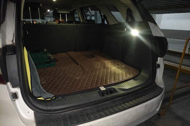 Used Ford Everest 2016 2.0T Gasoline Automatic 4x4 Luxury Edition Trunk