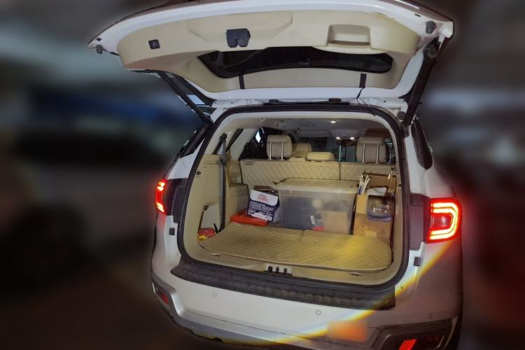 Used Ford Everest 2016 2.0T Gasoline Automatic 4x4 Luxury Edition Trunk