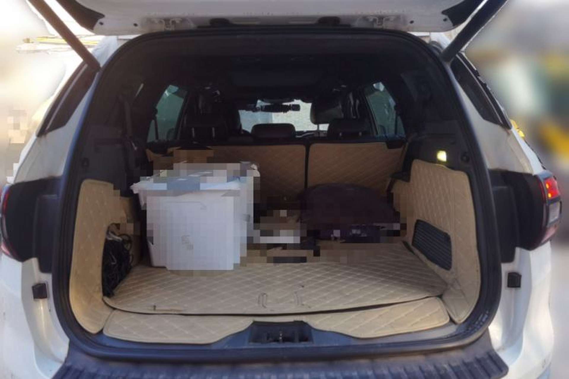 Used Ford Everest 2016 2.0T Gasoline Automatic 4x4 Flagship Edition Trunk