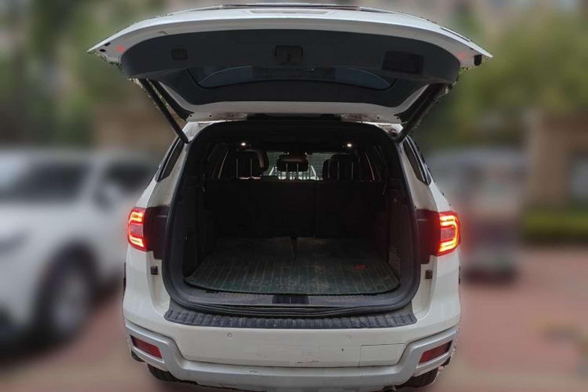Used Ford Everest 2016 2.0T Gasoline Automatic 4x4 Flagship Edition Trunk