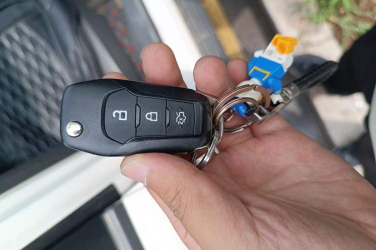 Used Ford Everest 2016 2.0T Gasoline Automatic 4x4 Luxury Edition Vehicle Key