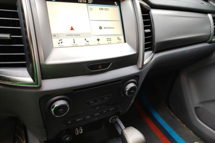 Used Ford Everest 2017 2.0T Gasoline Automatic 4x4 Luxury Edition 5 Seats Audio And AC Panel