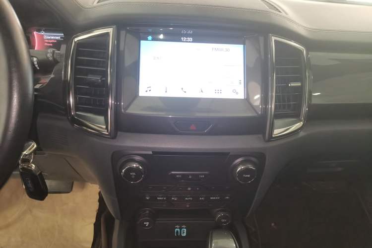 Used Ford Everest 2017 2.0T Gasoline Automatic 4x4 Flagship Edition 7 Seats Audio And AC Panel