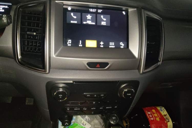 Used Ford Everest 2017 2.0T Gasoline Automatic 4x4 Luxury Edition 7 Seats Audio And AC Panel