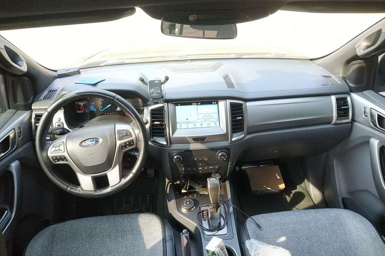 Used Ford Everest 2017 2.0T Gasoline Automatic 4x4 Luxury Edition 7 Seats Center Console