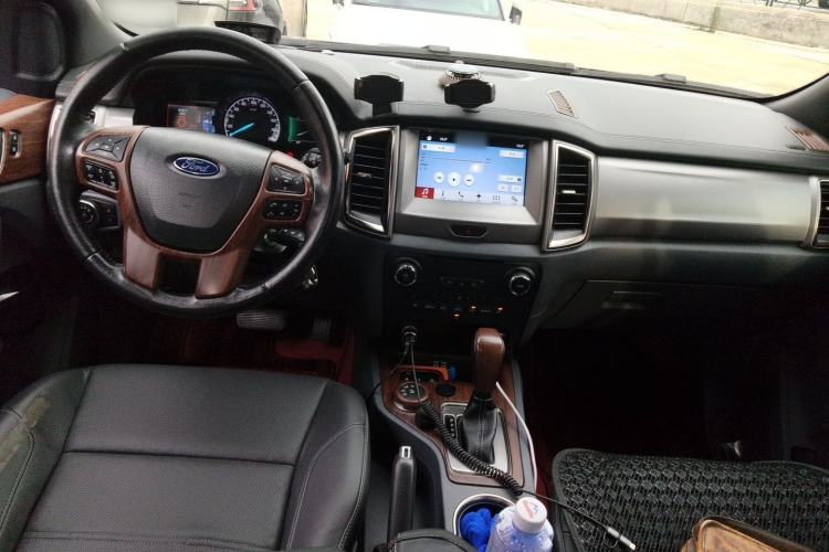 Used Ford Everest 2017 2.0T Gasoline Automatic 4x4 Luxury Edition 7 Seats Center Console
