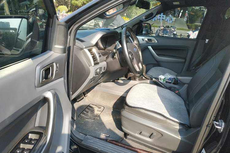 Used Ford Everest 2017 2.0T Gasoline Automatic 4x4 Luxury Edition 7 Seats Driver Seat