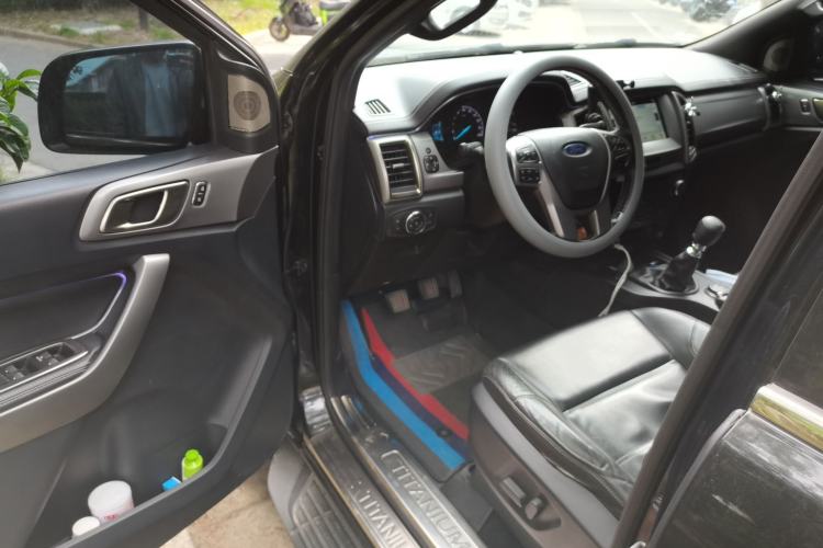 Used Ford Everest 2017 2.2T Diesel Manual 4x4 Luxury Edition 7 Seats Driver Seat