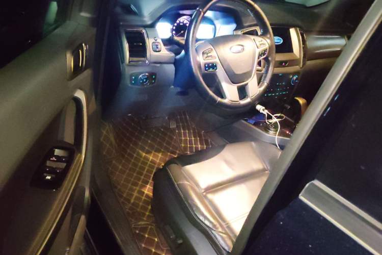 Used Ford Everest 2017 2.0T Gasoline Automatic 4x4 Luxury Edition 7 Seats Driver Seat