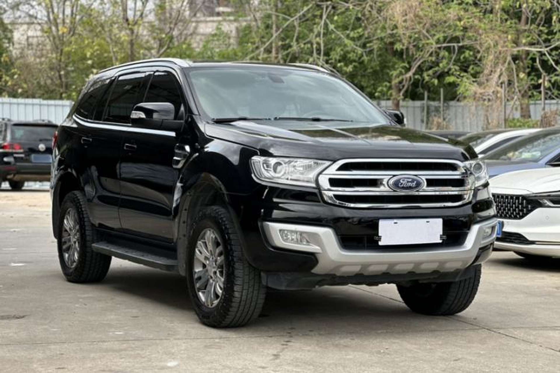 Used Ford Everest 2017 2.0T Gasoline Automatic 4x4 Luxury Edition 7 Seats Exterior 2