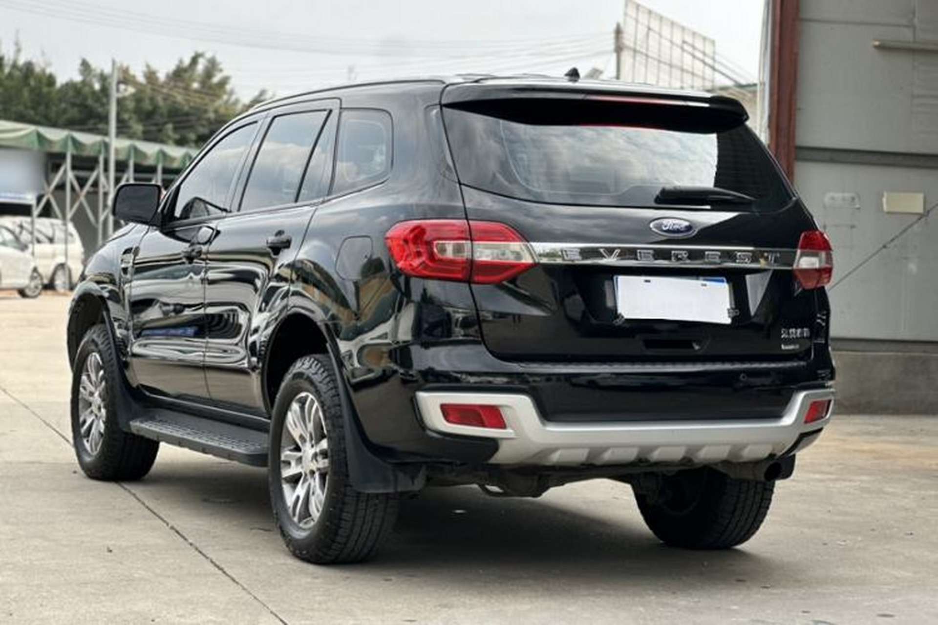Used Ford Everest 2017 2.0T Gasoline Automatic 4x4 Luxury Edition 7 Seats Exterior 6