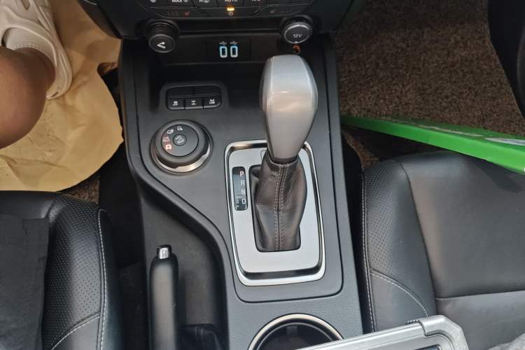 Used Ford Everest 2017 2.0T Gasoline Automatic 4x4 Luxury Edition 5 Seats Gear Lever