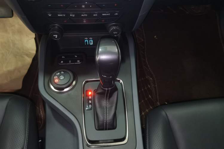 Used Ford Everest 2017 2.0T Gasoline Automatic 4x4 Flagship Edition 7 Seats Gear Lever
