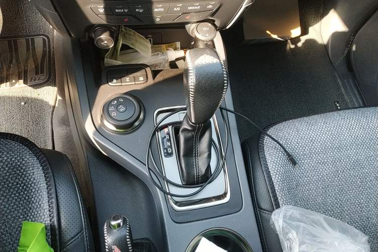 Used Ford Everest 2017 2.0T Gasoline Automatic 4x4 Luxury Edition 7 Seats Gear Lever