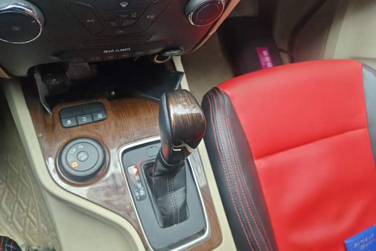 Used Ford Everest 2017 2.0T Gasoline Automatic 4x4 Elite Edition 5 Seats Gear Lever