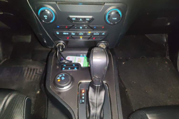 Used Ford Everest 2017 2.0T Gasoline Automatic 4x4 Flagship Edition 7 Seats Gear Lever