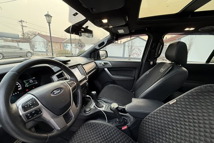 Used Ford Everest 2017 2.0T Gasoline Automatic 4x4 Luxury Edition 5 Seats Interior 1