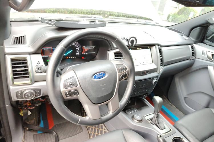 Used Ford Everest 2017 2.0T Gasoline Automatic 4x4 Luxury Edition 5 Seats Interior 2