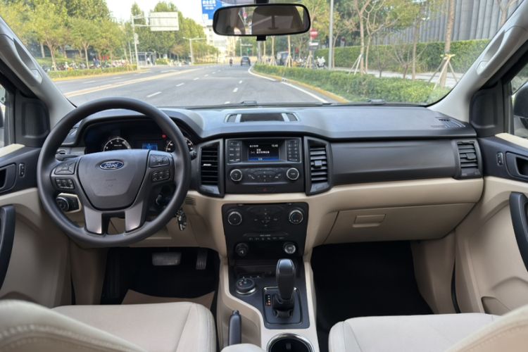 Used Ford Everest 2017 2.0T Gasoline Automatic 4x4 Elite Edition 5 Seats Interior 2