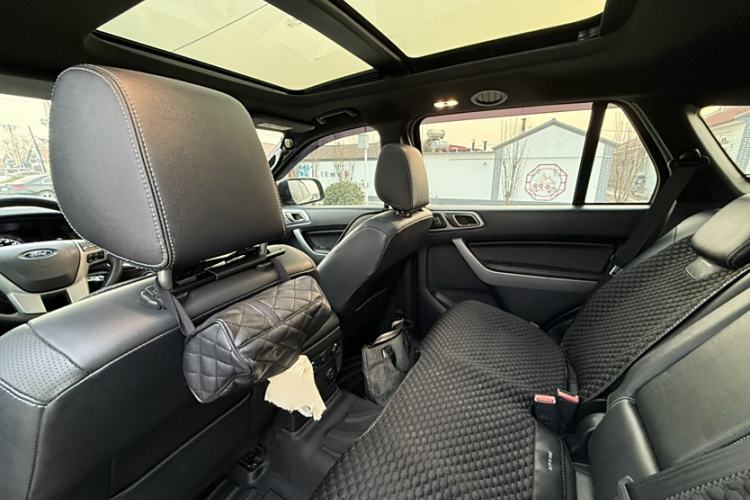 Used Ford Everest 2017 2.0T Gasoline Automatic 4x4 Luxury Edition 5 Seats Interior 3