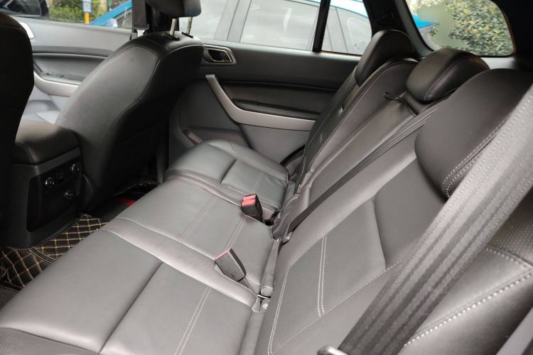 Used Ford Everest 2017 2.0T Gasoline Automatic 4x4 Luxury Edition 5 Seats Interior 4