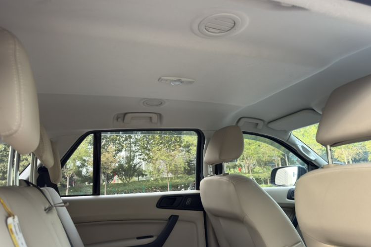 Used Ford Everest 2017 2.0T Gasoline Automatic 4x4 Elite Edition 5 Seats Interior 4