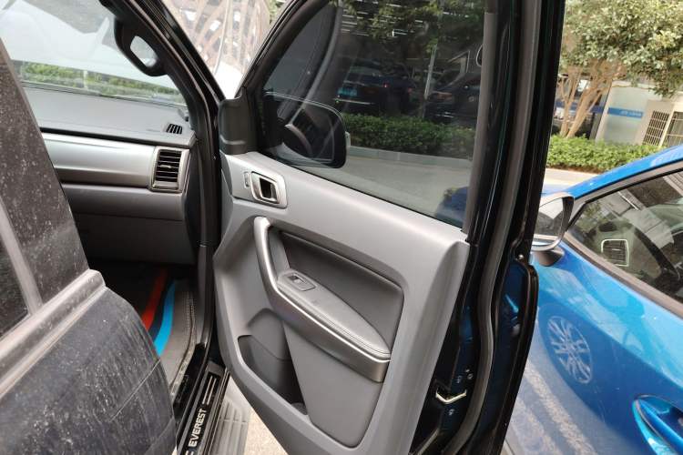 Used Ford Everest 2017 2.0T Gasoline Automatic 4x4 Luxury Edition 5 Seats Interior 5