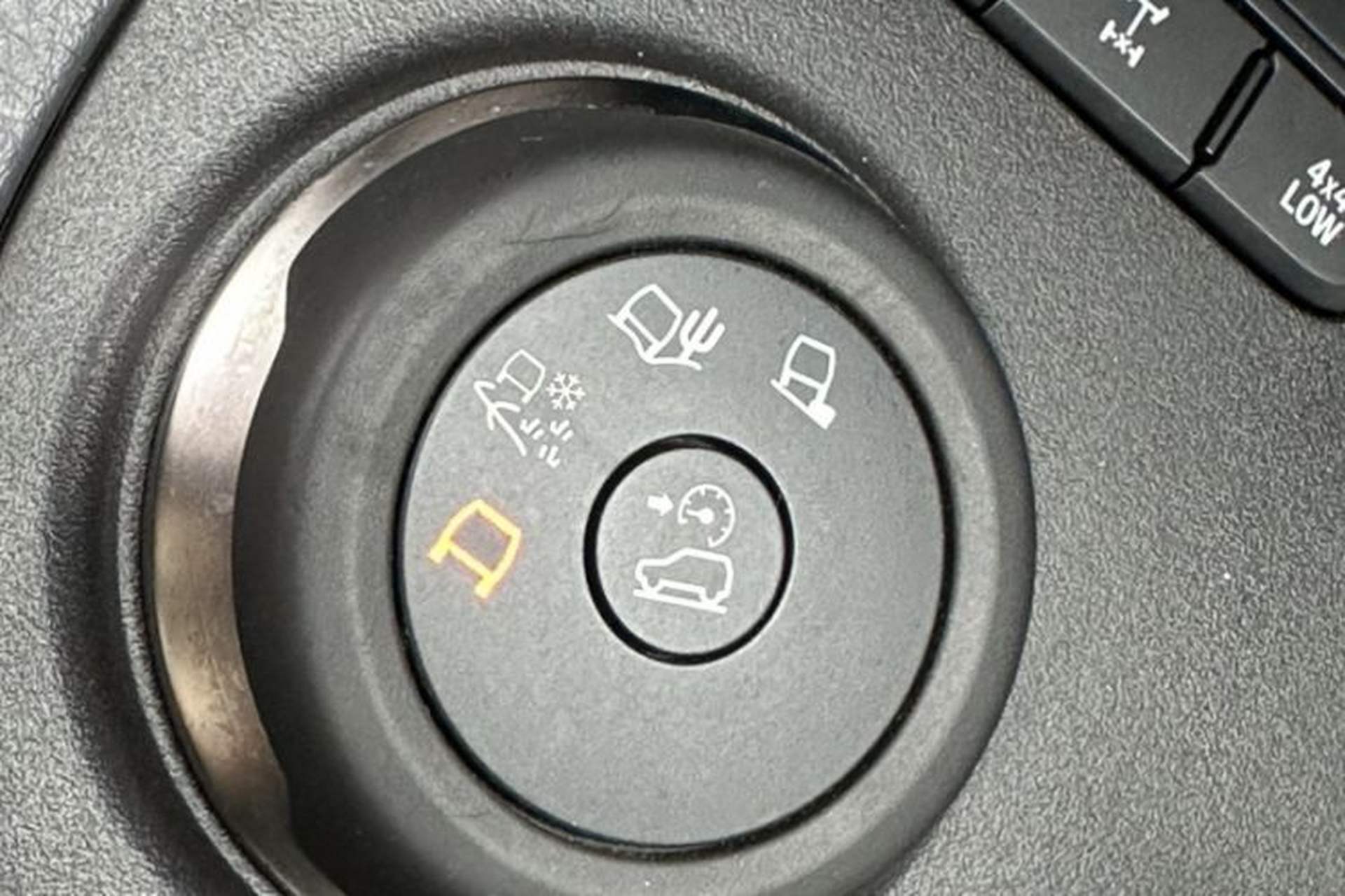 Used Ford Everest 2017 2.0T Gasoline Automatic 4x4 Luxury Edition 7 Seats Interior 6