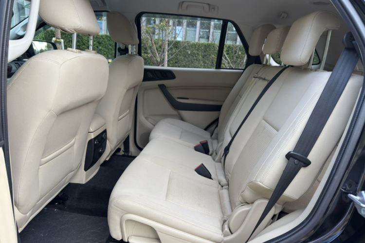 Used Ford Everest 2017 2.0T Gasoline Automatic 4x4 Elite Edition 5 Seats Interior 8