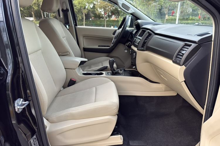 Used Ford Everest 2017 2.0T Gasoline Automatic 4x4 Elite Edition 5 Seats Interior 9