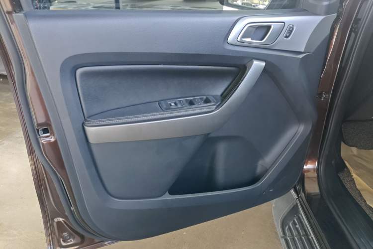 Used Ford Everest 2017 2.0T Gasoline Automatic 4x4 Luxury Edition 5 Seats Left Front Door Interior