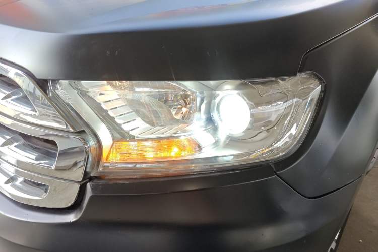 Used Ford Everest 2017 2.0T Gasoline Automatic 4x4 Luxury Edition 5 Seats Left Front Headlight
