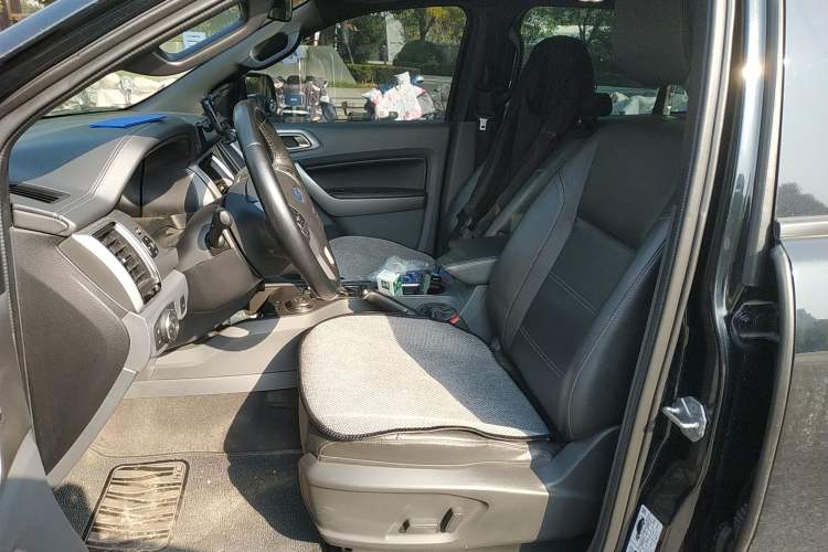 Used Ford Everest 2017 2.0T Gasoline Automatic 4x4 Luxury Edition 7 Seats Left Front Seat
