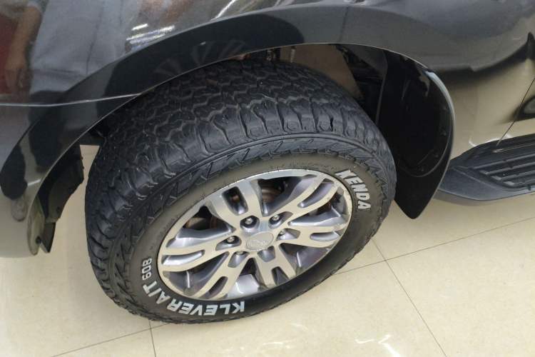 Used Ford Everest 2017 2.0T Gasoline Automatic 4x4 Luxury Edition 7 Seats Left Front Wheel Hub
