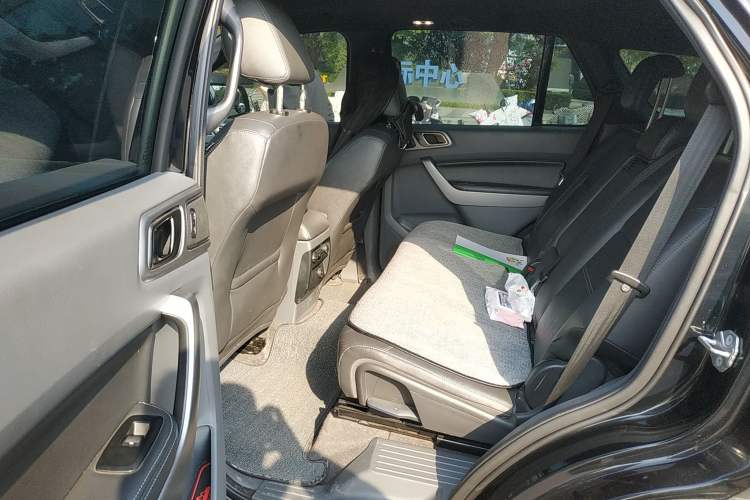 Used Ford Everest 2017 2.0T Gasoline Automatic 4x4 Luxury Edition 7 Seats Left Rear Seat