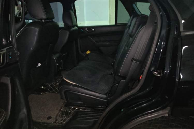 Used Ford Everest 2017 2.0T Gasoline Automatic 4x4 Luxury Edition 7 Seats Left Rear Seat