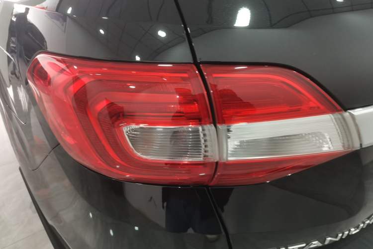 Used Ford Everest 2017 2.0T Gasoline Automatic 4x4 Flagship Edition 7 Seats Left Rear Taillight